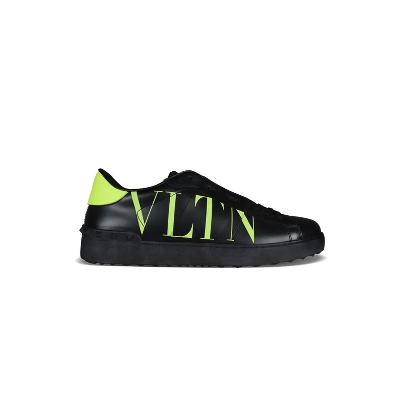 Valentino Garavani Low-Top-Sneaker Low-Top Sneakers With Fluorescent Logo Black