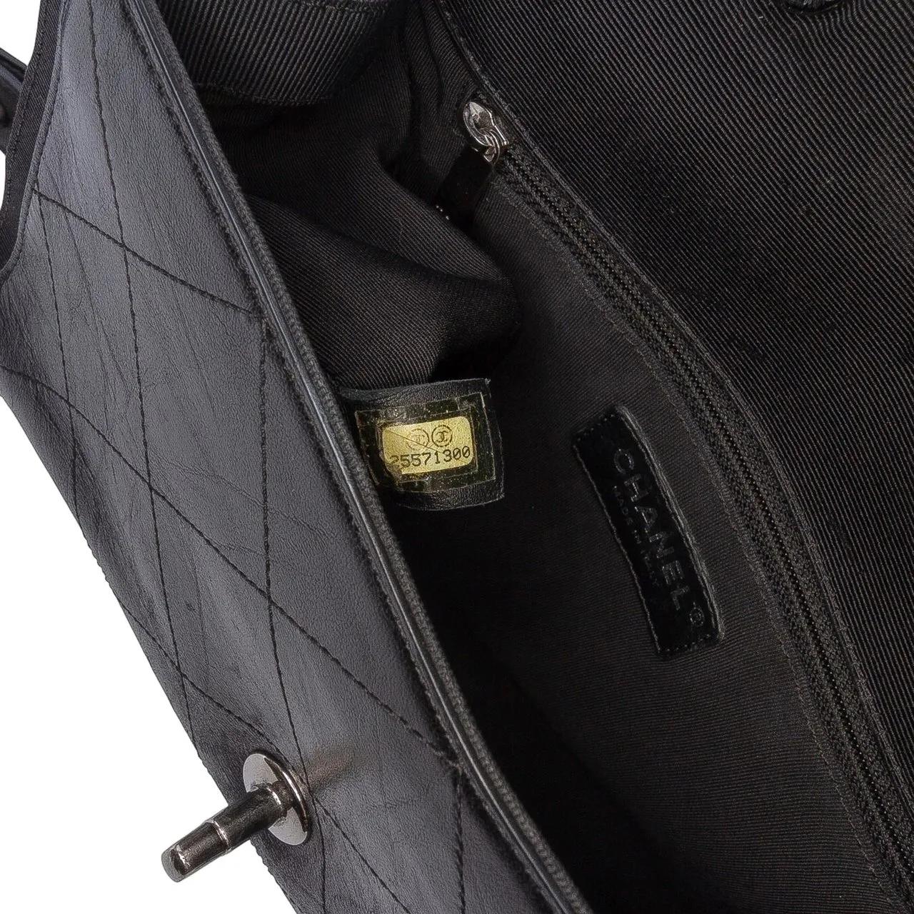 Thumbnail - Chanel Hobo Bags - CC Quilted Crumpled Calfskin and Grosgrain Flap - Gr. unisize - in Schwarz - für Damen