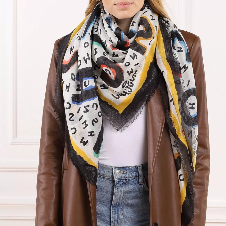 H and outlet m scarf