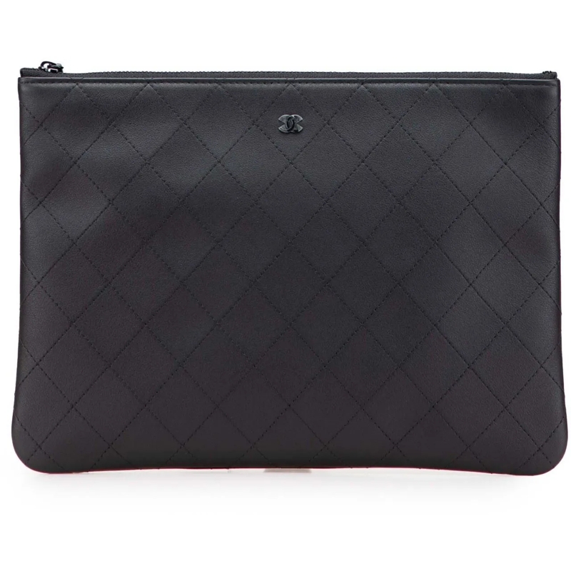 Chanel Pochette Medium Stitched Calfskin CC Cosmetic Case schwarz