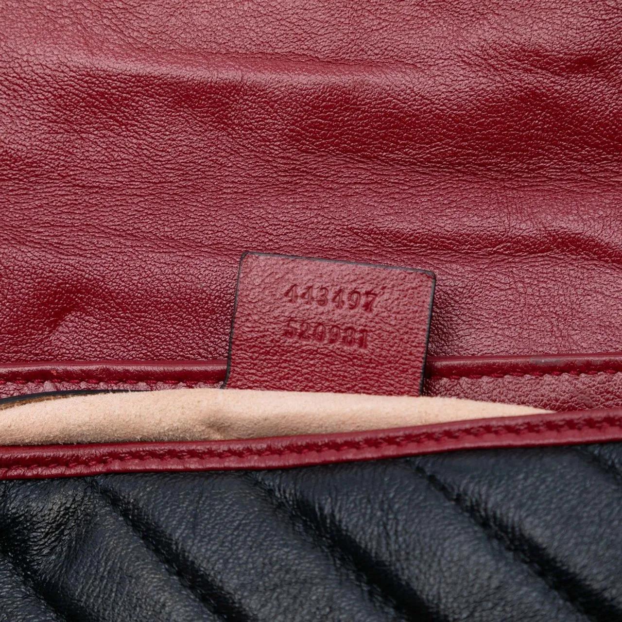 Thumbnail - Gucci Hobo Bags - Medium GG Marmont Matelasse Diagonal Leather Torch - Gr. unisize - in Schwarz - für Damen