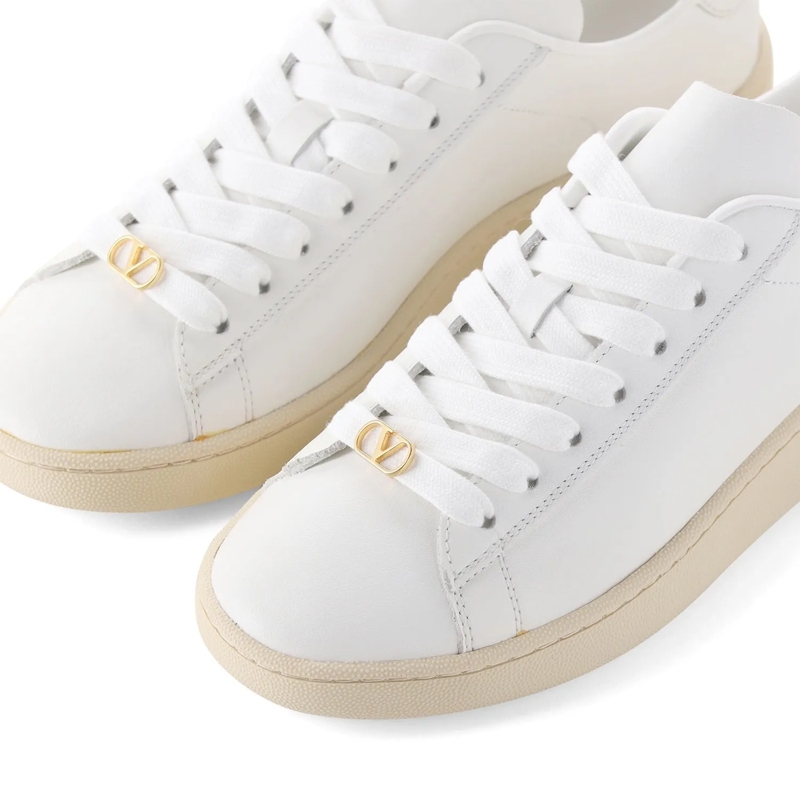 Valentino Garavani Schnürschuhe Low-Top Sneakers With Textured Sole And Chic Accen White(Image 7)