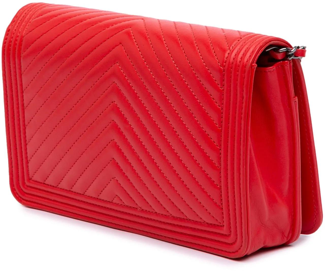 Thumbnail - Chanel Hobo Bags - Chevron Calfskin Boy Wallet On Chain - Gr. unisize - in Rot - für Damen
