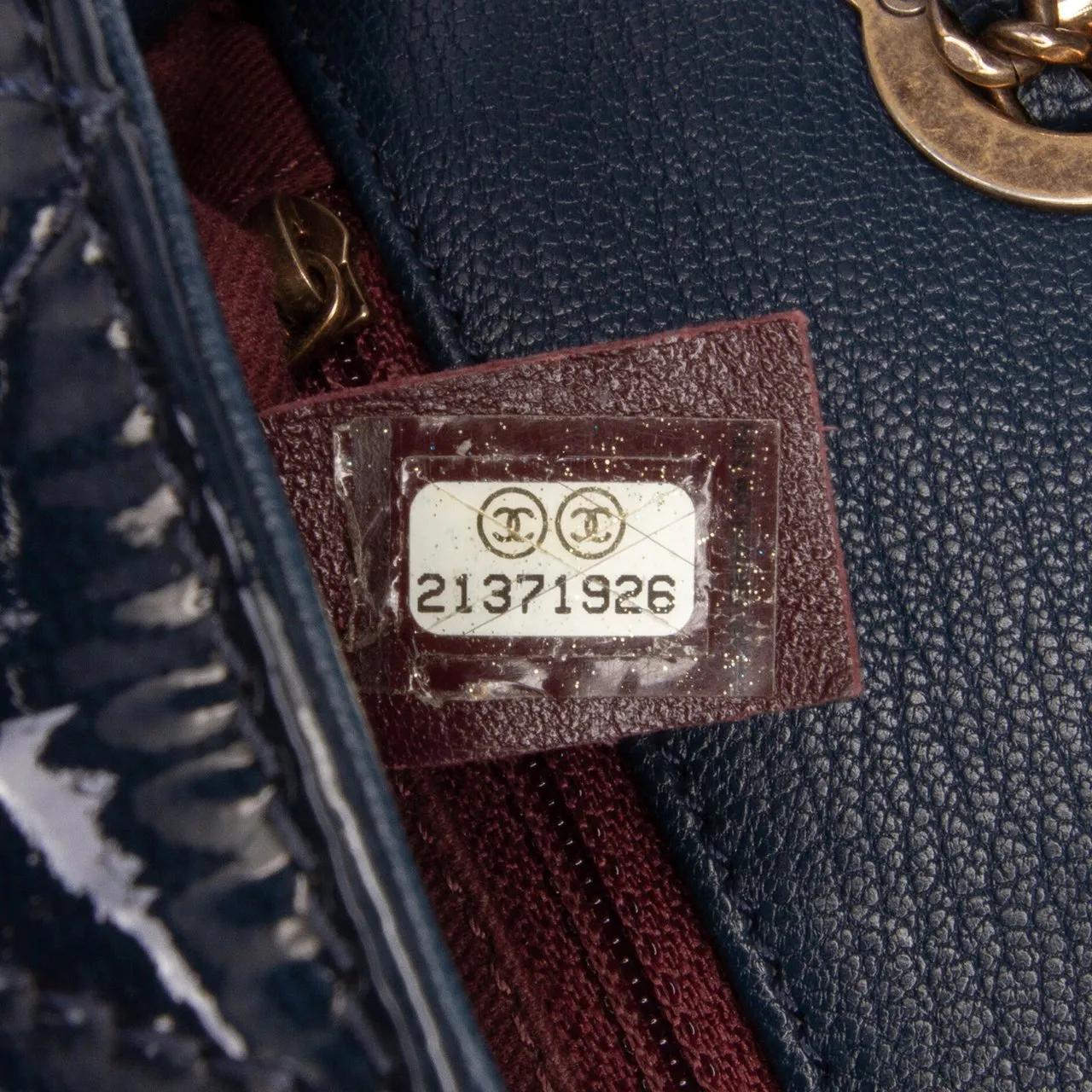 Thumbnail - Chanel Hobo Bags - Paris-Salzburg Small Patent and Goatskin CC Eyelet - Gr. unisize - in Blau - für Damen
