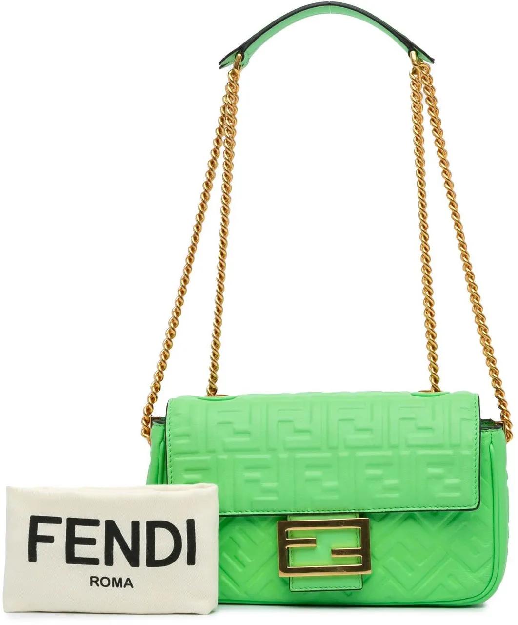 Fendi Shoppers Zucca Embossed Leather Chain Midi Baguette in groen