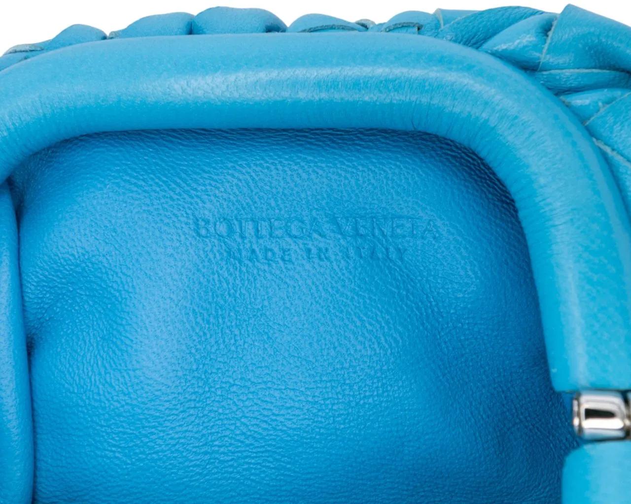 Thumbnail - Bottega Veneta Hobo Bags - Nappa Intrecciato The Extra Mini Pouch Crossbody - Gr. unisize - in Blau - für Damen