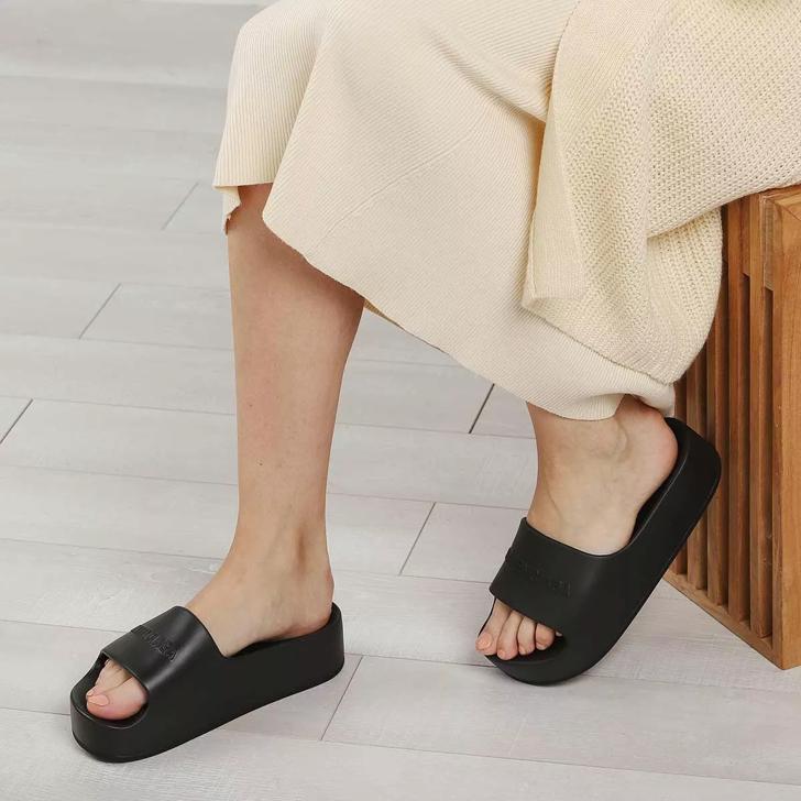 balenciaga chunky sliders