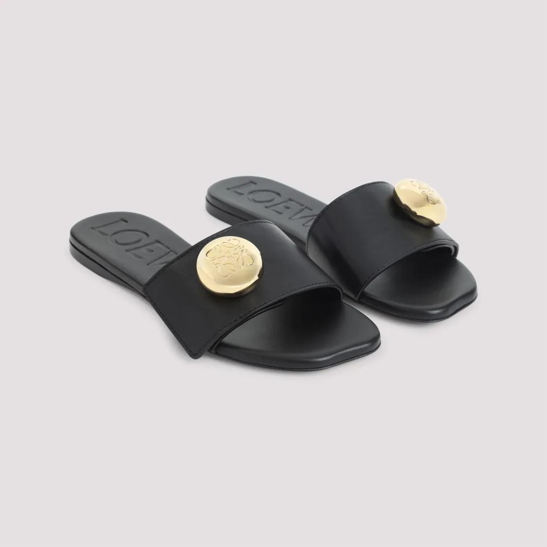 Loewe Sandalen Elegant Black Calf Leather Sandals With Gold Embel in zwart