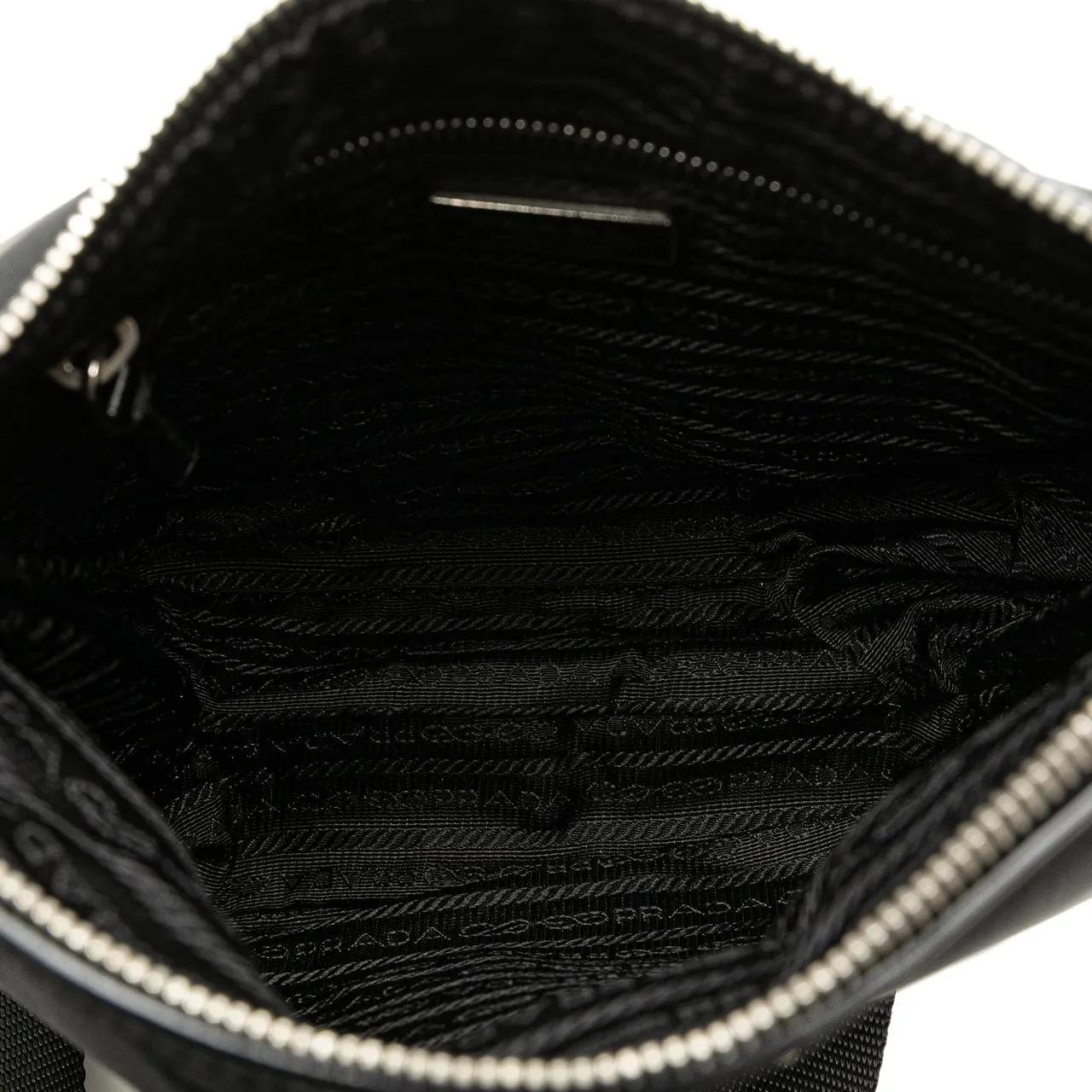 Prada Hobo bags Saffiano Trimmed Tessuto Crossbody in zwart