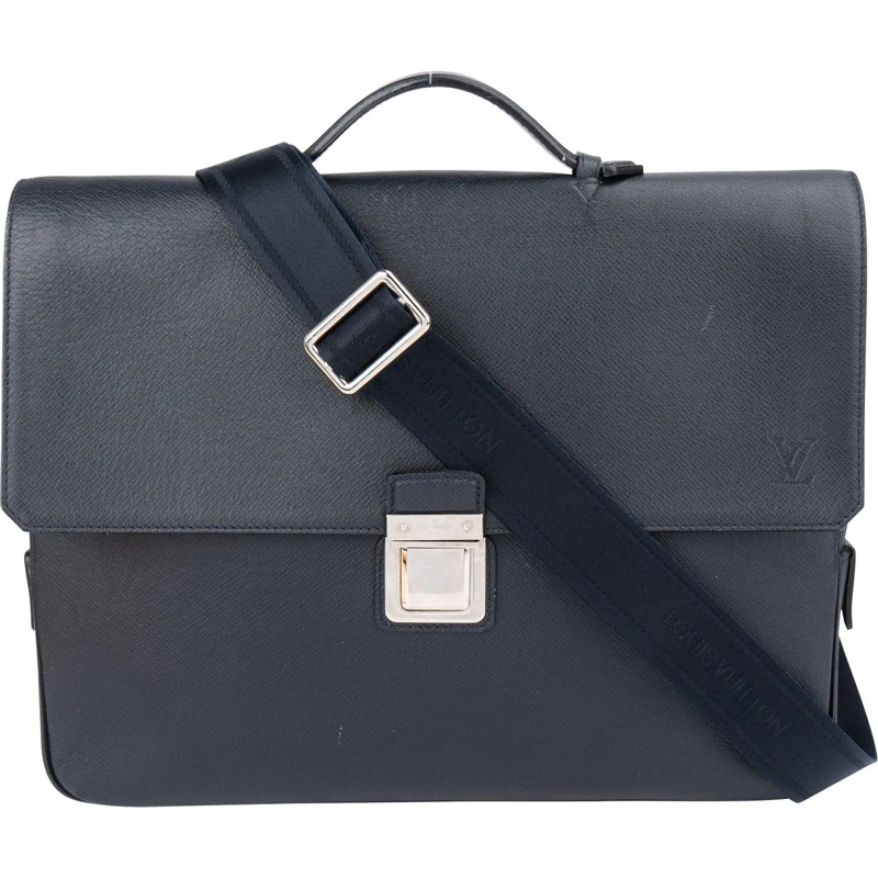 Louis Vuitton Schultertasche Louis Vuitton Bleu Taiga Leather Vassili PM Busine blau