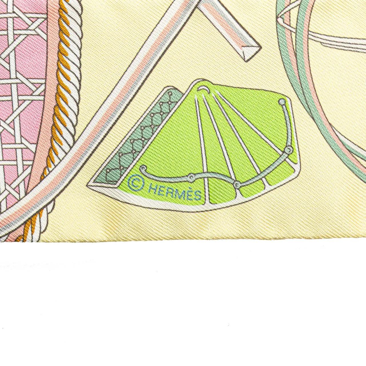 Thumbnail - Hermès Tücher & Schals - Les Voitures a Transformation Twilly Silk Scarf - Gr. unisize - in Gold - für Damen