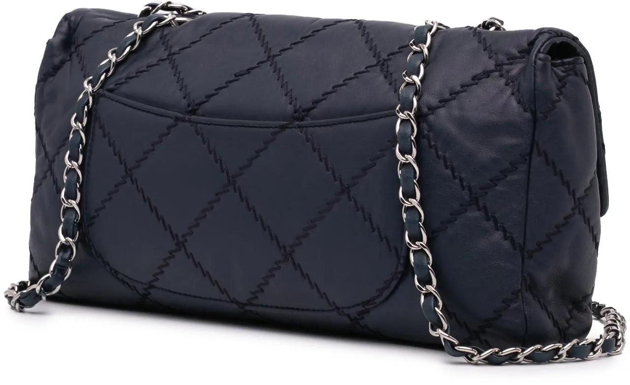 Thumbnail - Chanel Hobo Bags - 2010-2011 Large Quilted Lambskin Ultimate Stitch F - Gr. unisize - in Blau - für Damen