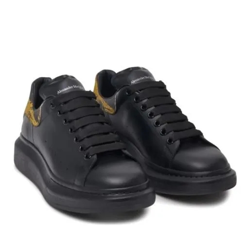 Alexander McQueen Oversized Sneakers Black/Gold Black lage-top sneaker