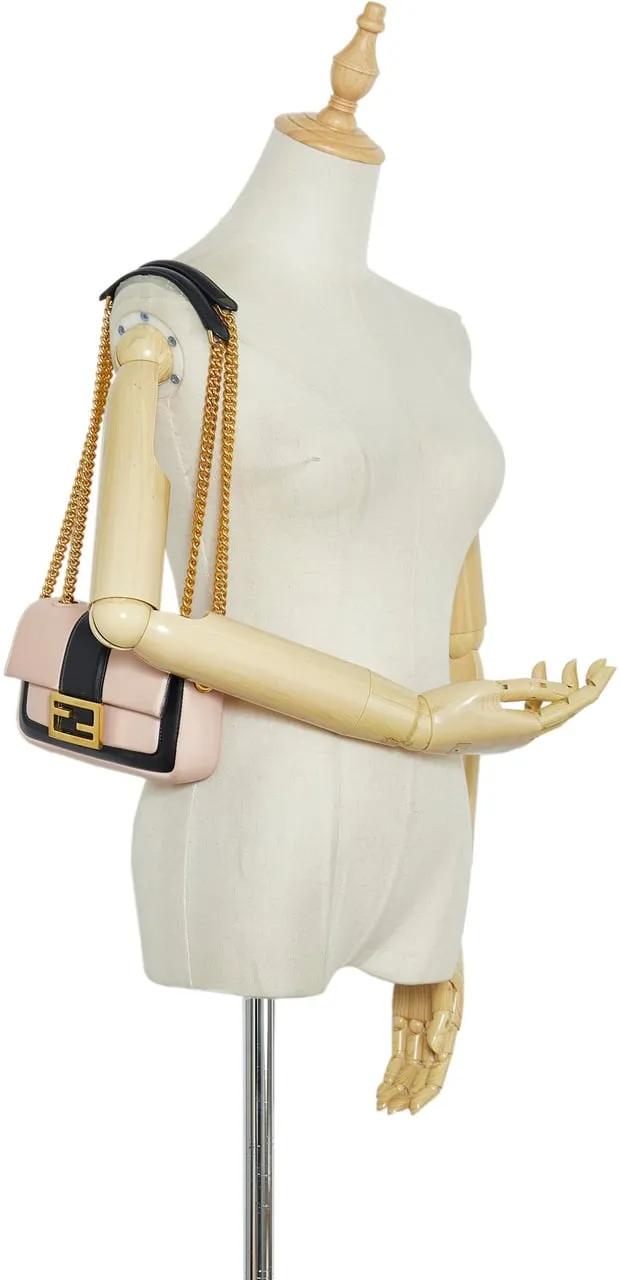 Fendi Hobo bags 2010-present Mini Baguette Chain in poeder roze