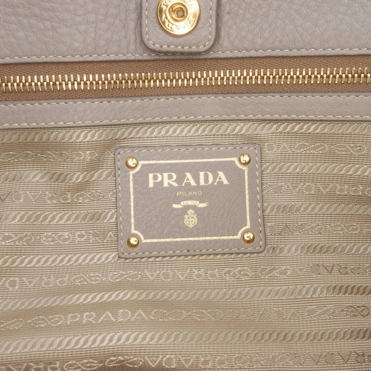 Thumbnail - Prada Hobo Bags - Vitello Daino Open Convertible Tote - Gr. unisize - in Grau - für Damen