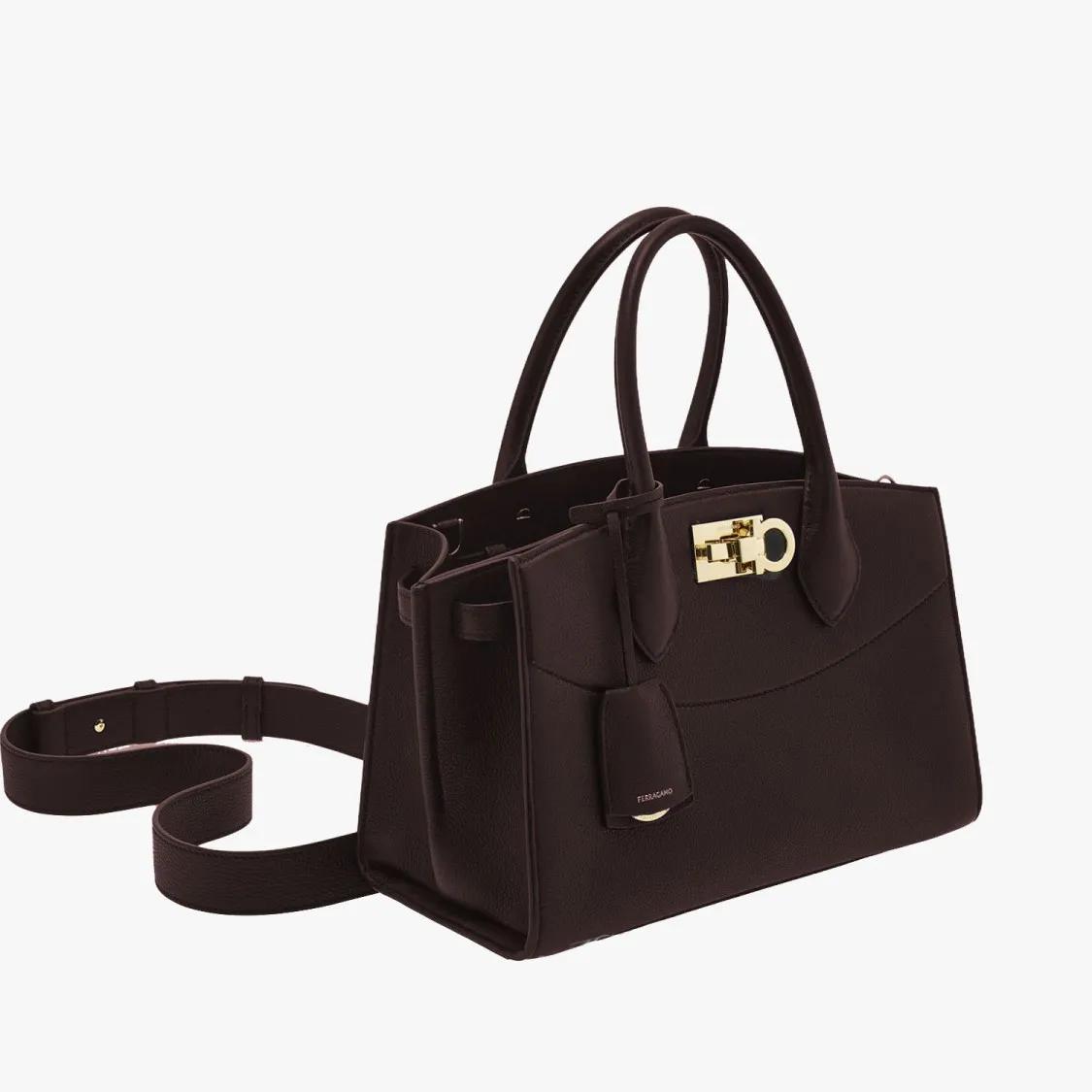Salvatore Ferragamo Crossbody bags Grained Leather Handbag in zwart