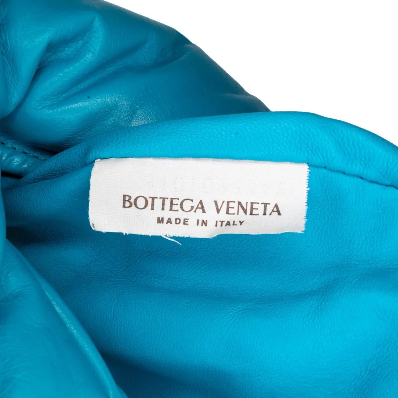 Thumbnail - Bottega Veneta Hobo Bags - Mini Nappa Puffy Jodie - Gr. unisize - in Blau - für Damen