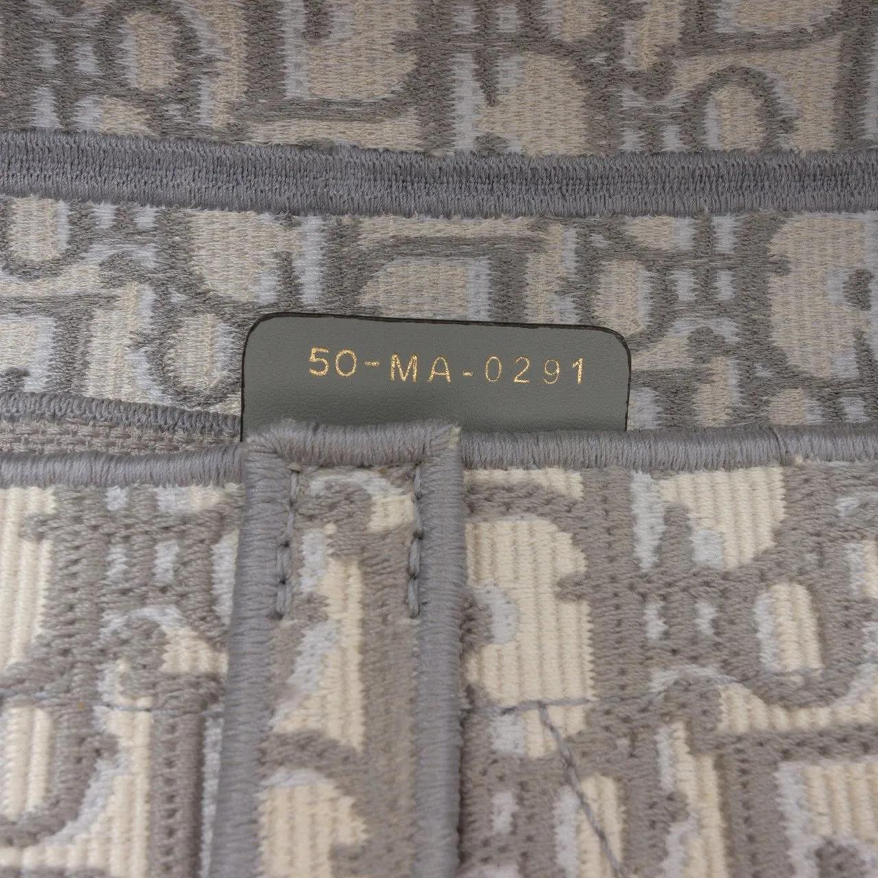 Thumbnail - Christian Dior Hobo Bags - Oblique Embroidered Canvas Saddle Bag - Gr. unisize - in Grau - für Damen