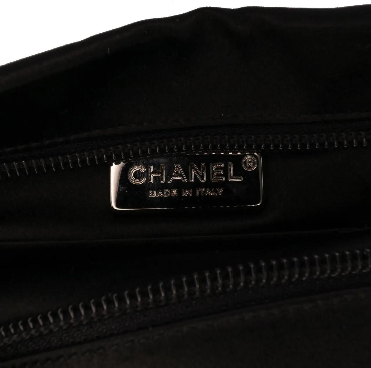 Thumbnail - Chanel Hobo Bags - Satin Diamante Camellia Clutch with Chain - Gr. unisize - in Schwarz - für Damen