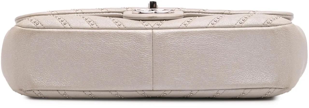 Thumbnail - Chanel Hobo Bags - 2017-2018 Medium Chevron Calfskin Stud Wars Flap - für Damen