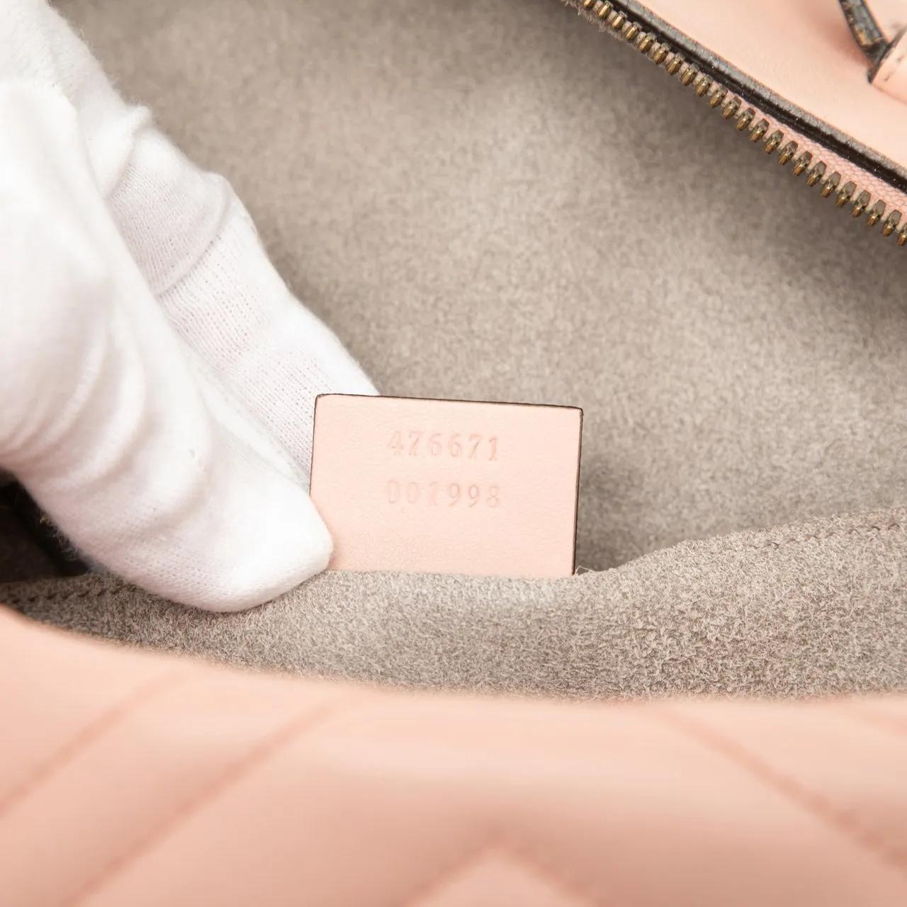 Thumbnail - Gucci Rucksäcke - Small GG Marmont Matelasse Leather Backpack - Gr. unisize - in Gold - für Damen