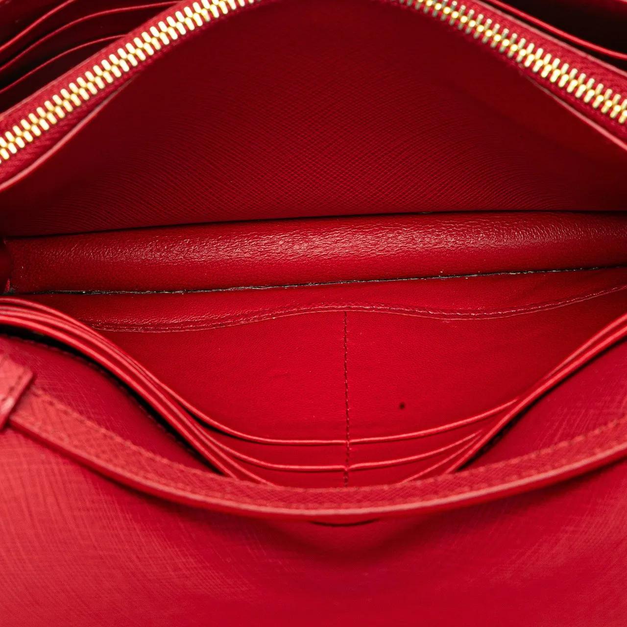 Thumbnail - Prada Hobo Bags - Saffiano Lux Bow Wallet On Strap - Gr. unisize - in Rot - für Damen