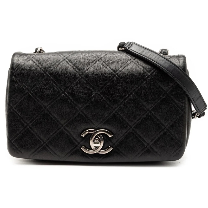 Chanel Schultertasche Small Diamond Embossed Calfskin New Chic Flap schwarz