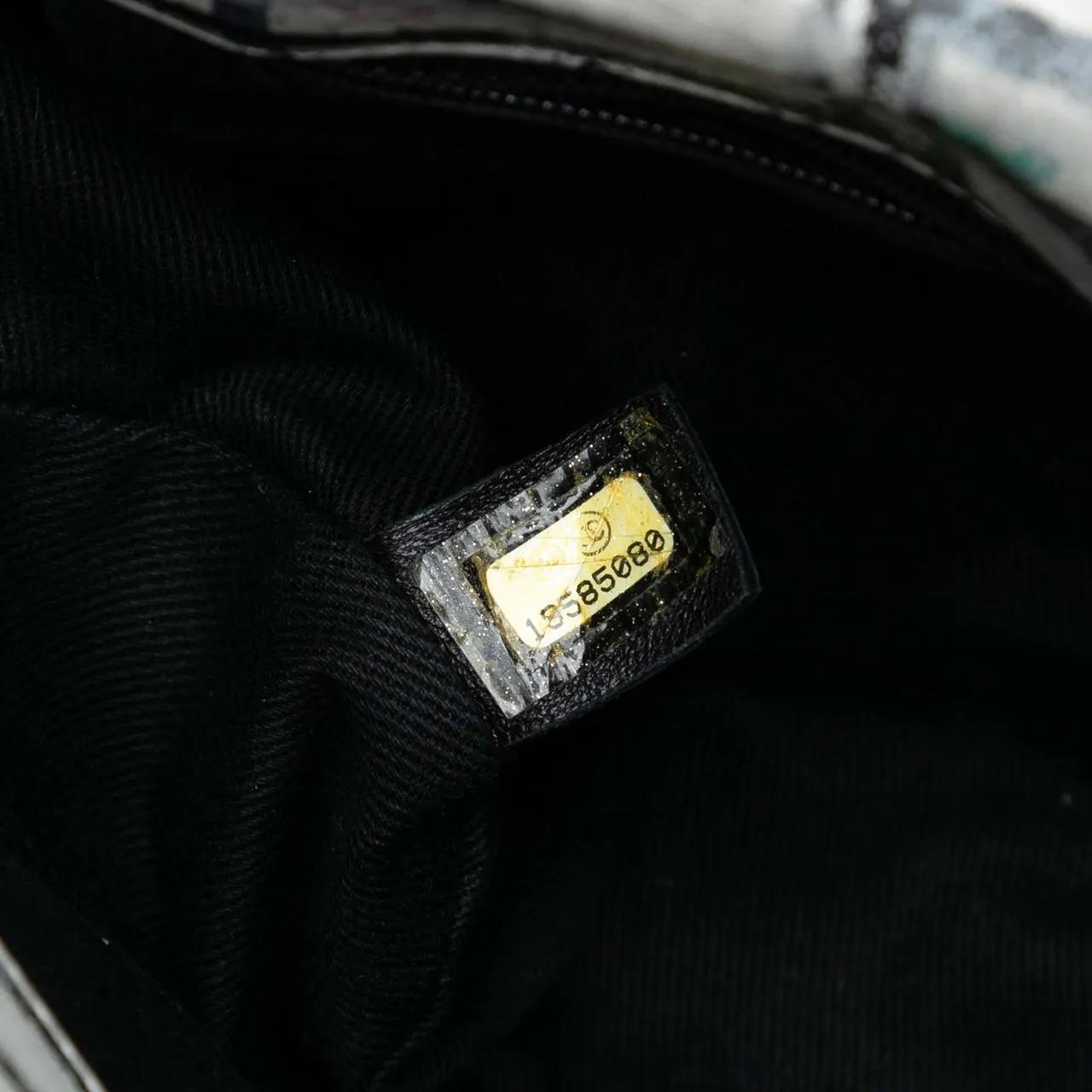 Thumbnail - Chanel Hobo Bags - Medium Calfskin Hand Painted Graffiti Flap - Gr. unisize - in Weiß - für Damen