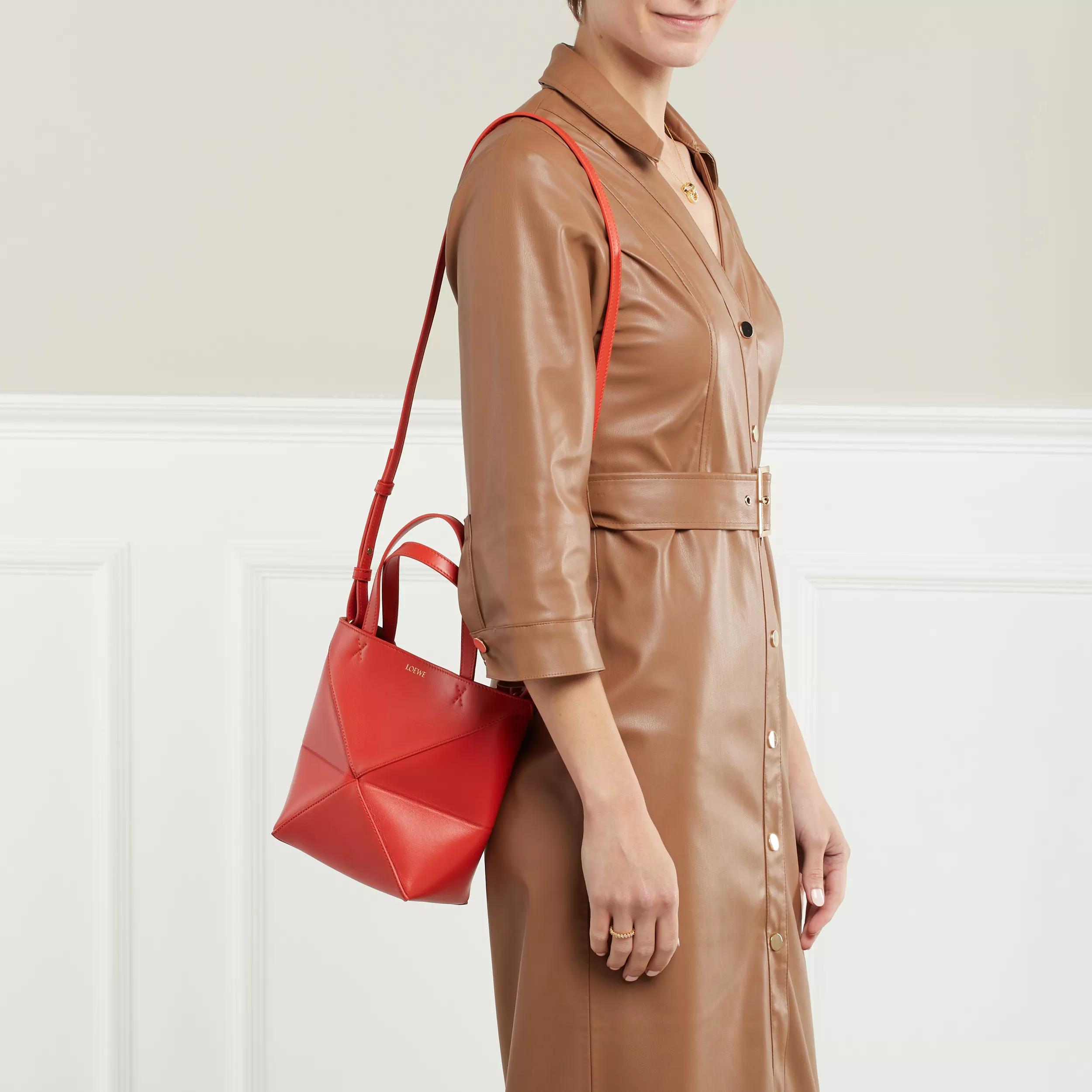 Loewe Totes Mini Puzzle Fold Tote Bag Leather in oranje
