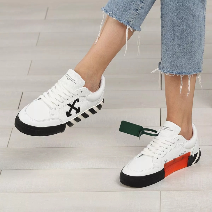 Off-White Low Vulcanized Leather White Black | Low-Top Sneaker
