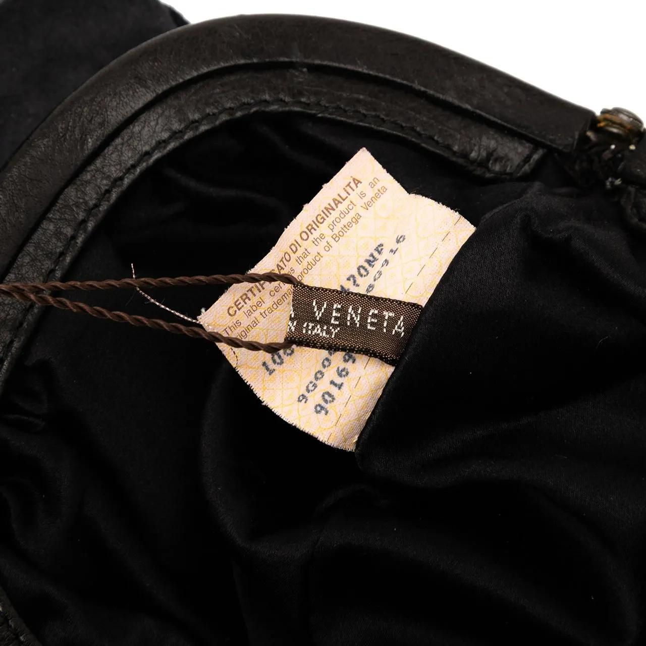 Thumbnail - Bottega Veneta Hobo Bags - Woven Leather Floral Shoulder Bag - Gr. unisize - in Schwarz - für Damen