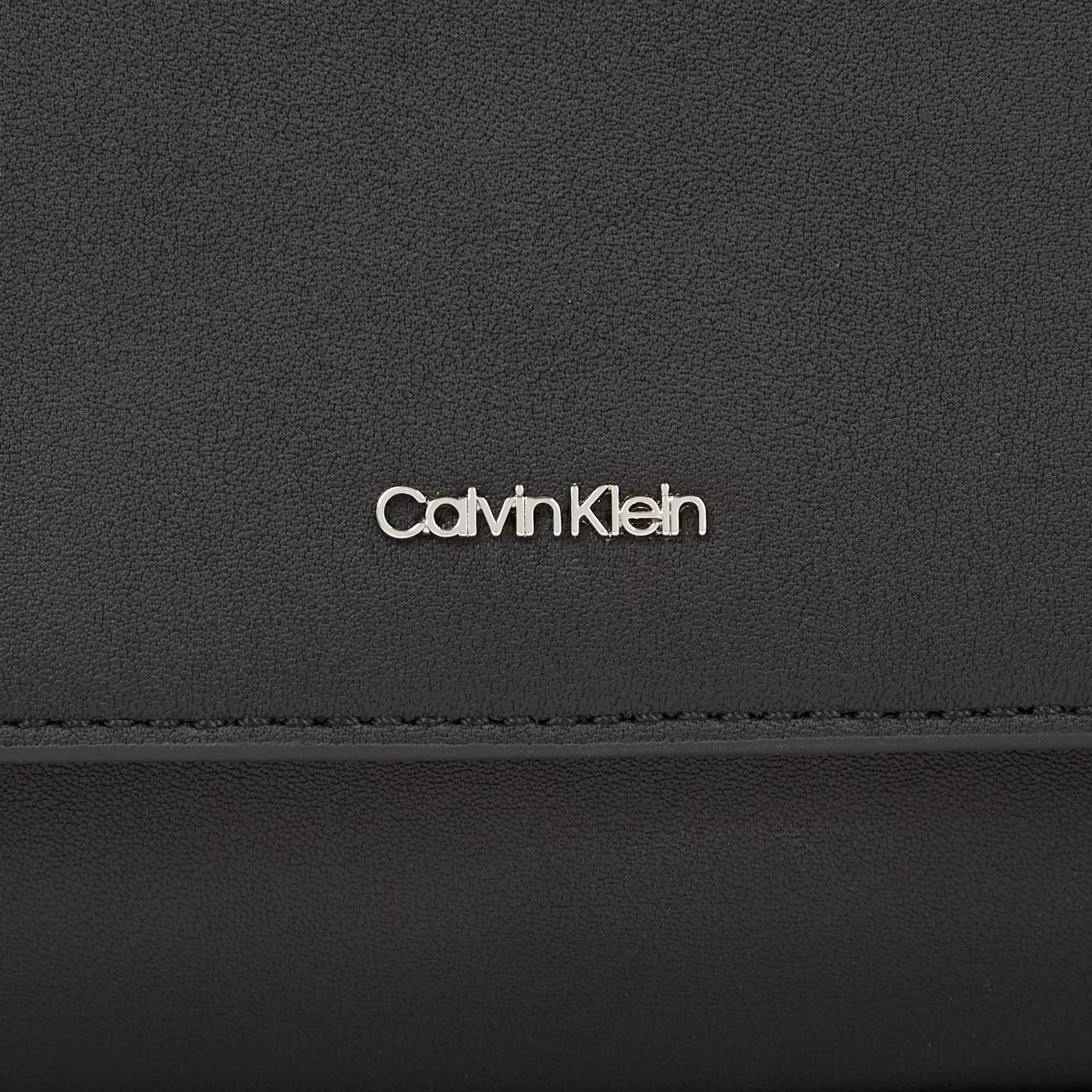 Calvin Klein Crossbody bags Must Schwarze Handtasche K60K611928BE in zwart