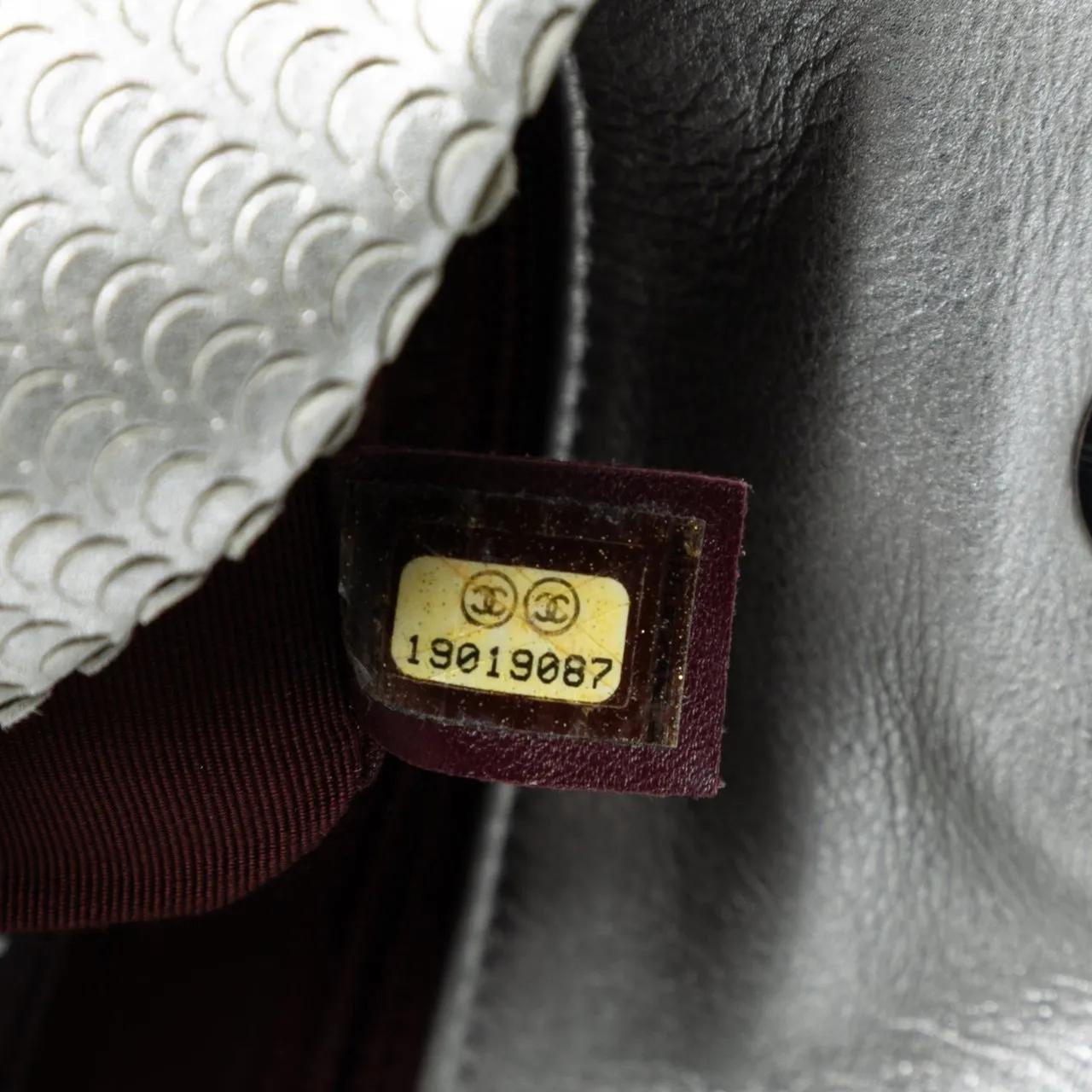 Thumbnail - Chanel Hobo Bags - Small Metallic Lambskin Laser Cut Flap - Gr. unisize - in Silber - für Damen