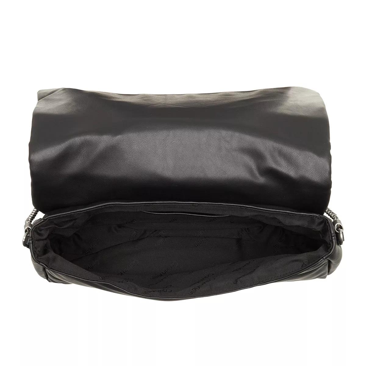 Calvin Klein Satchels Puffed Shoulder Bag in zwart