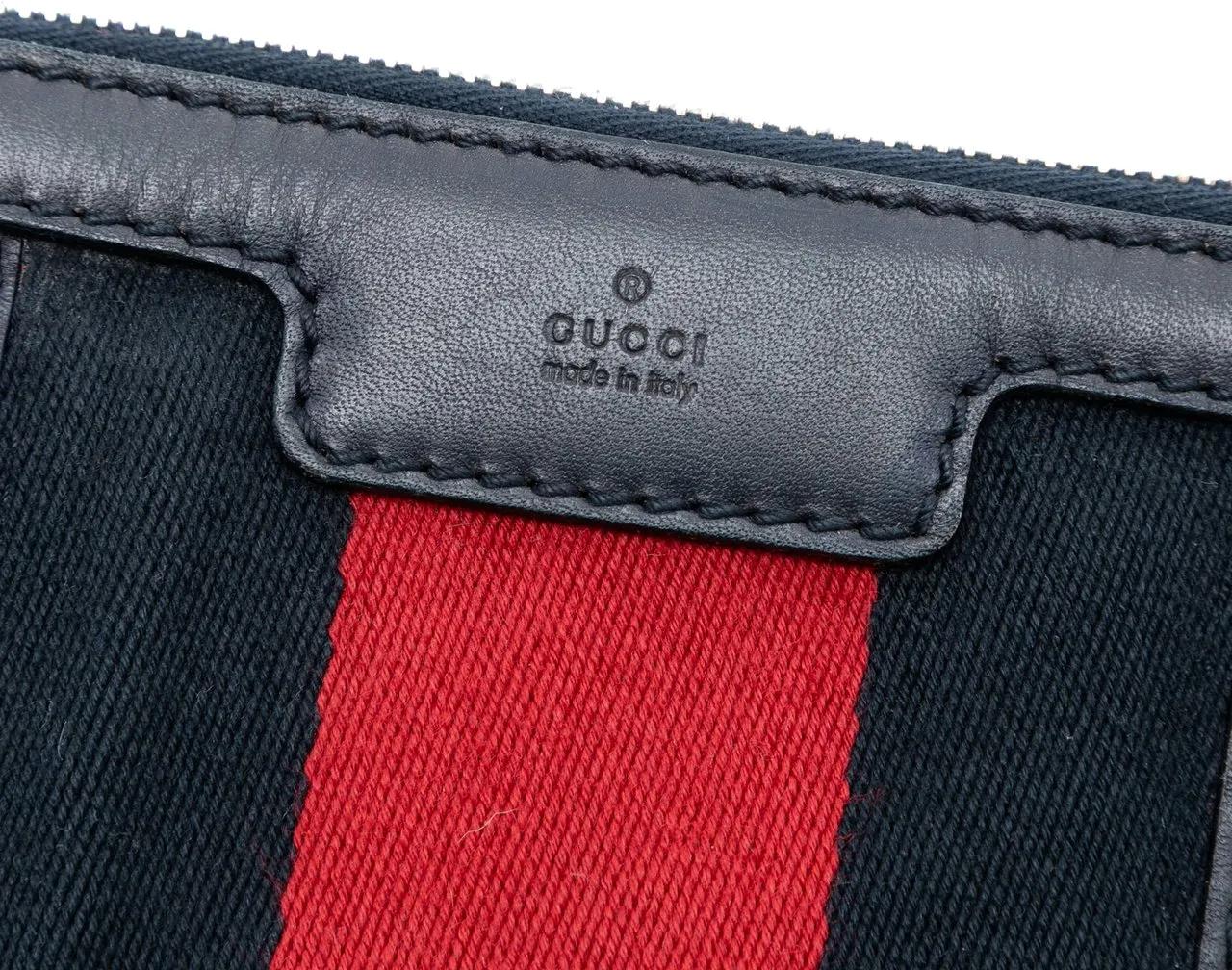 Thumbnail - Gucci Hobo Bags - Medium GG Canvas Web Half Moon Crossbody - Gr. unisize - in Braun - für Damen