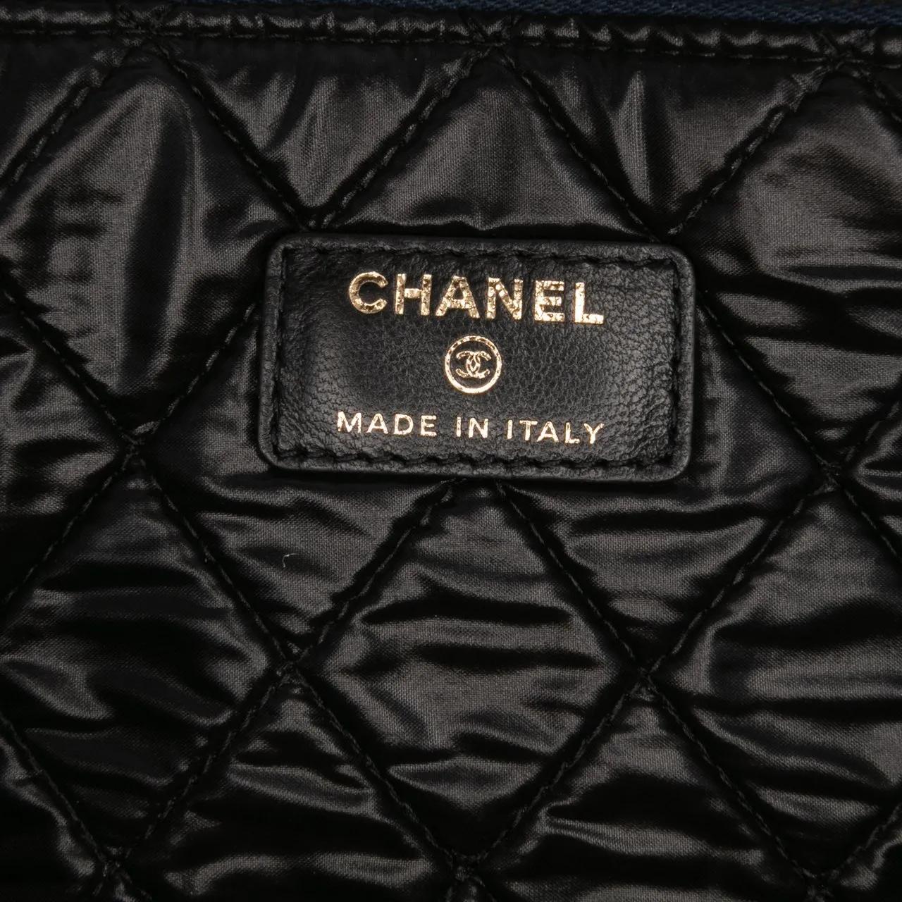 Thumbnail - Chanel Clutches - Large Bicolor Quilted Leather Pearl O Case Clutch - Gr. unisize - in Schwarz - für Damen