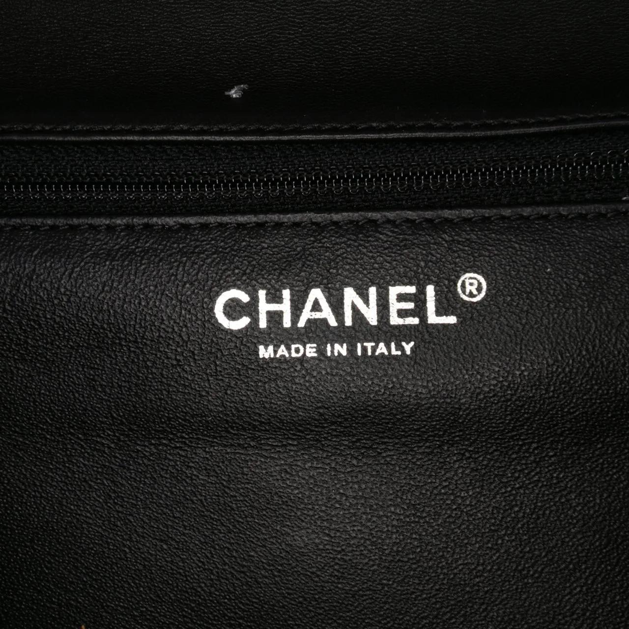 Thumbnail - Chanel Hobo Bags - Bicolor Quilted Lambskin Twist Crescent Flap - Gr. unisize - in Rot - für Damen