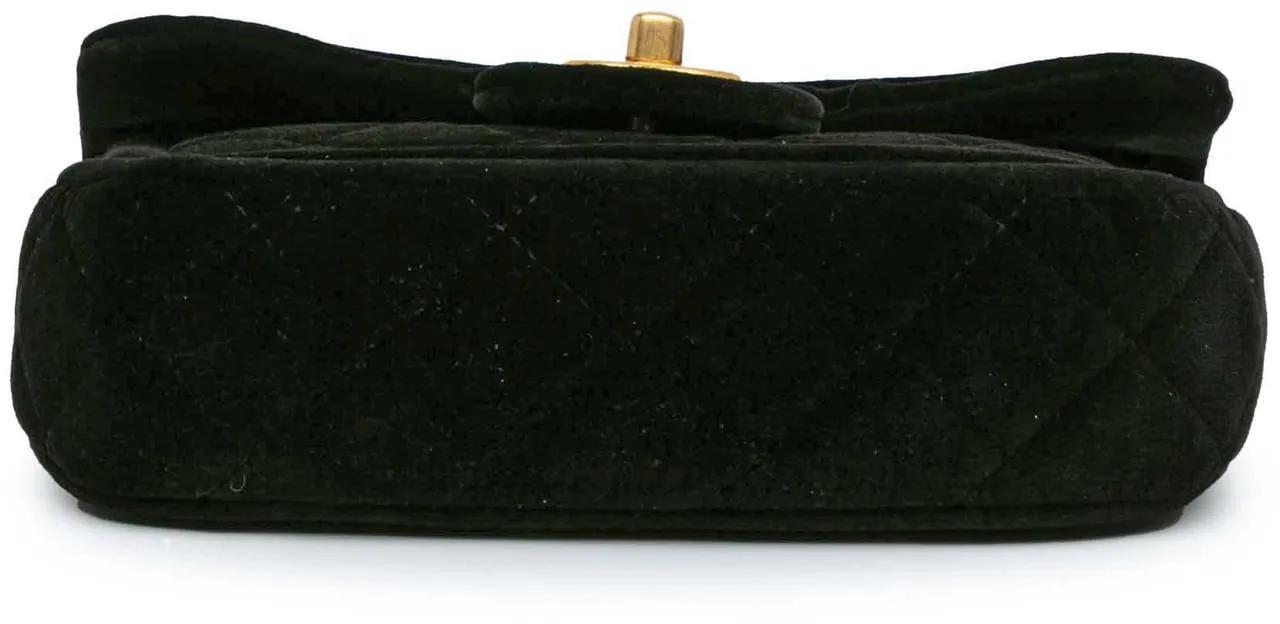 Thumbnail - Chanel Hobo Bags - 2021-2024 Mini Quilted Velvet Double Frame Flap - Gr. unisize - in Schwarz - für Damen