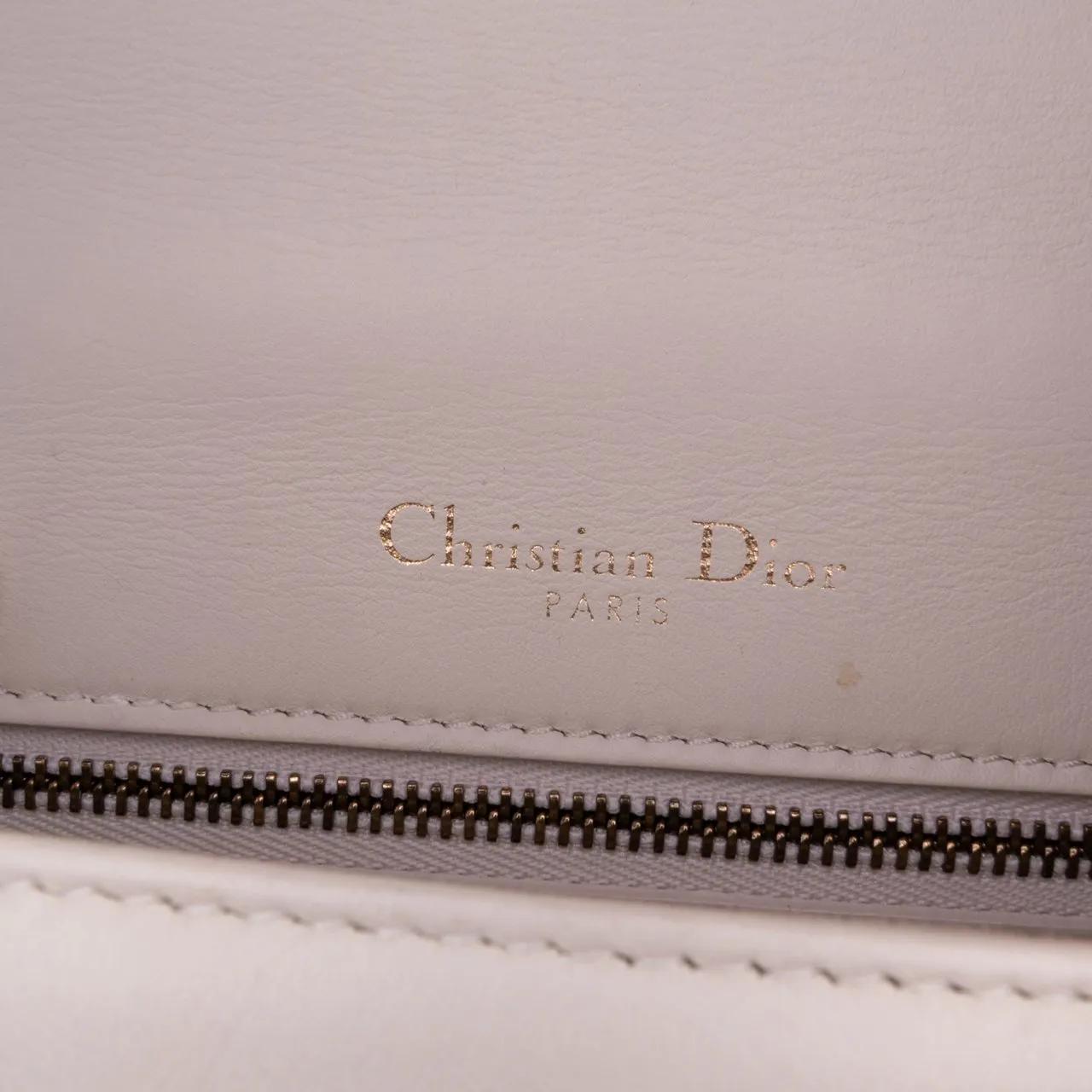 Thumbnail - Christian Dior Hobo Bags - Small Lambskin Studded Diorama Flap - Gr. unisize - in Weiß - für Damen