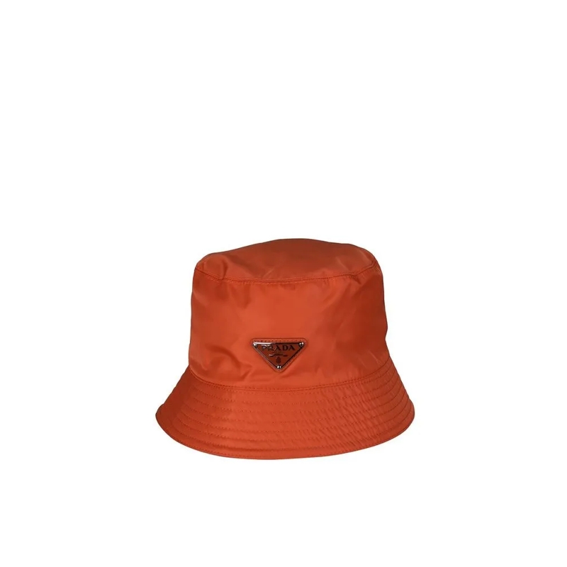 Prada Hoed Re-Nylon Bucket Hat With Triangular Enamel Logo Red