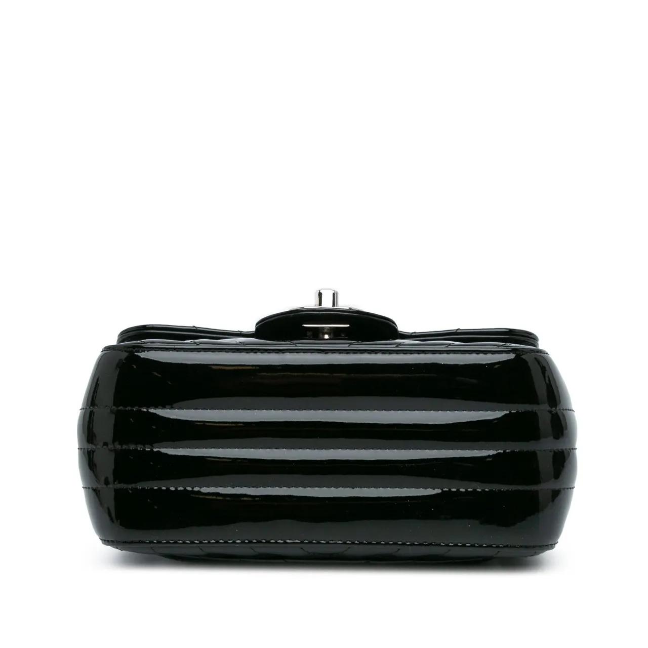 Chanel Shoppers Mini Square Classic Chevron Patent Flap in zwart
