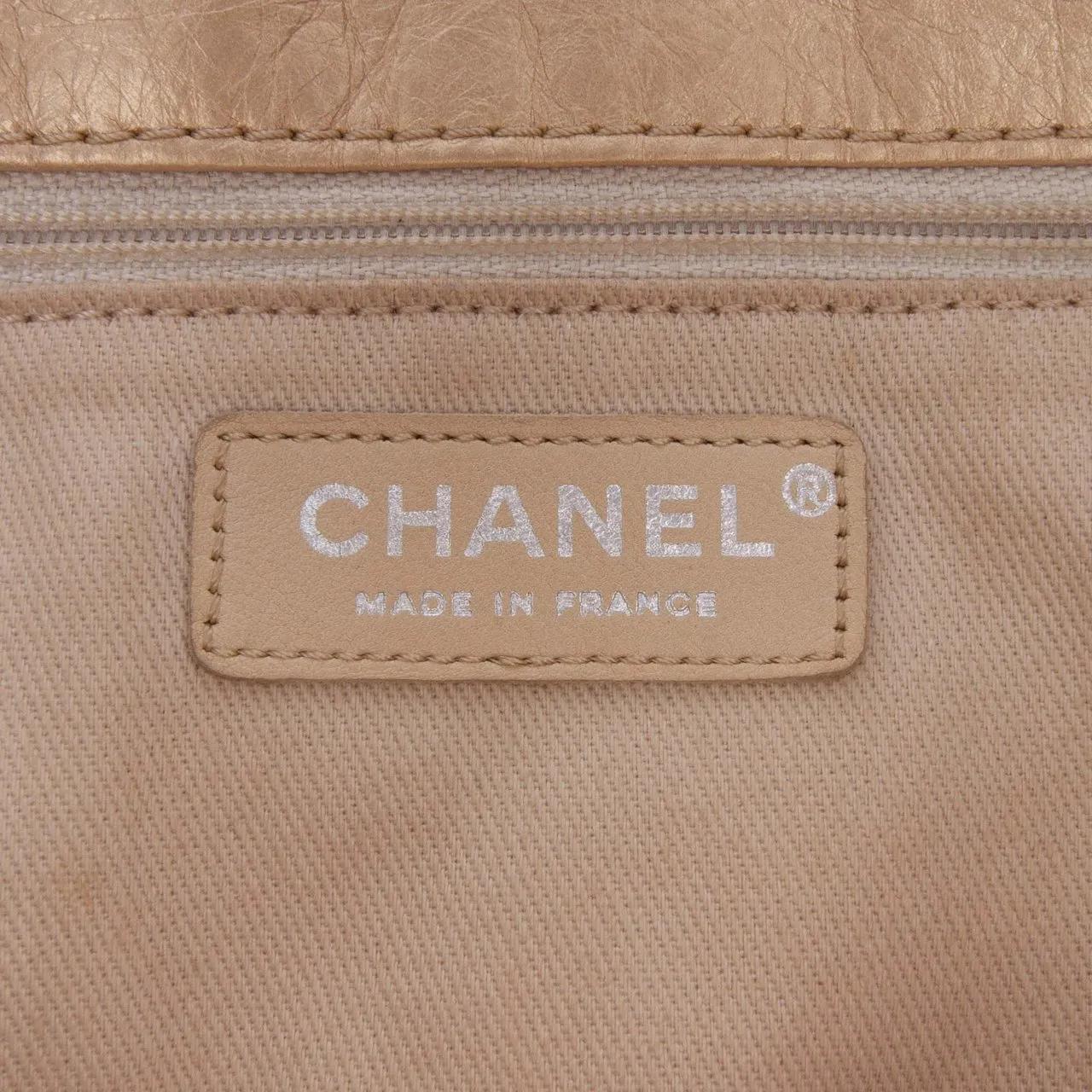 Thumbnail - Chanel Shopper - Distressed Calfskin Shopping In Moscow Tote - Gr. unisize - in Gold - für Damen