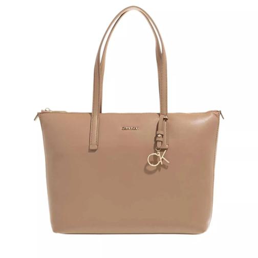 Calvin Klein Must Shopper Medium Brown Shoppingväska