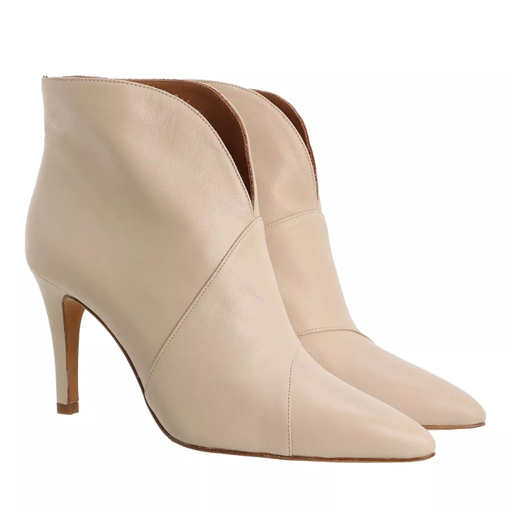 V front ankle boots store