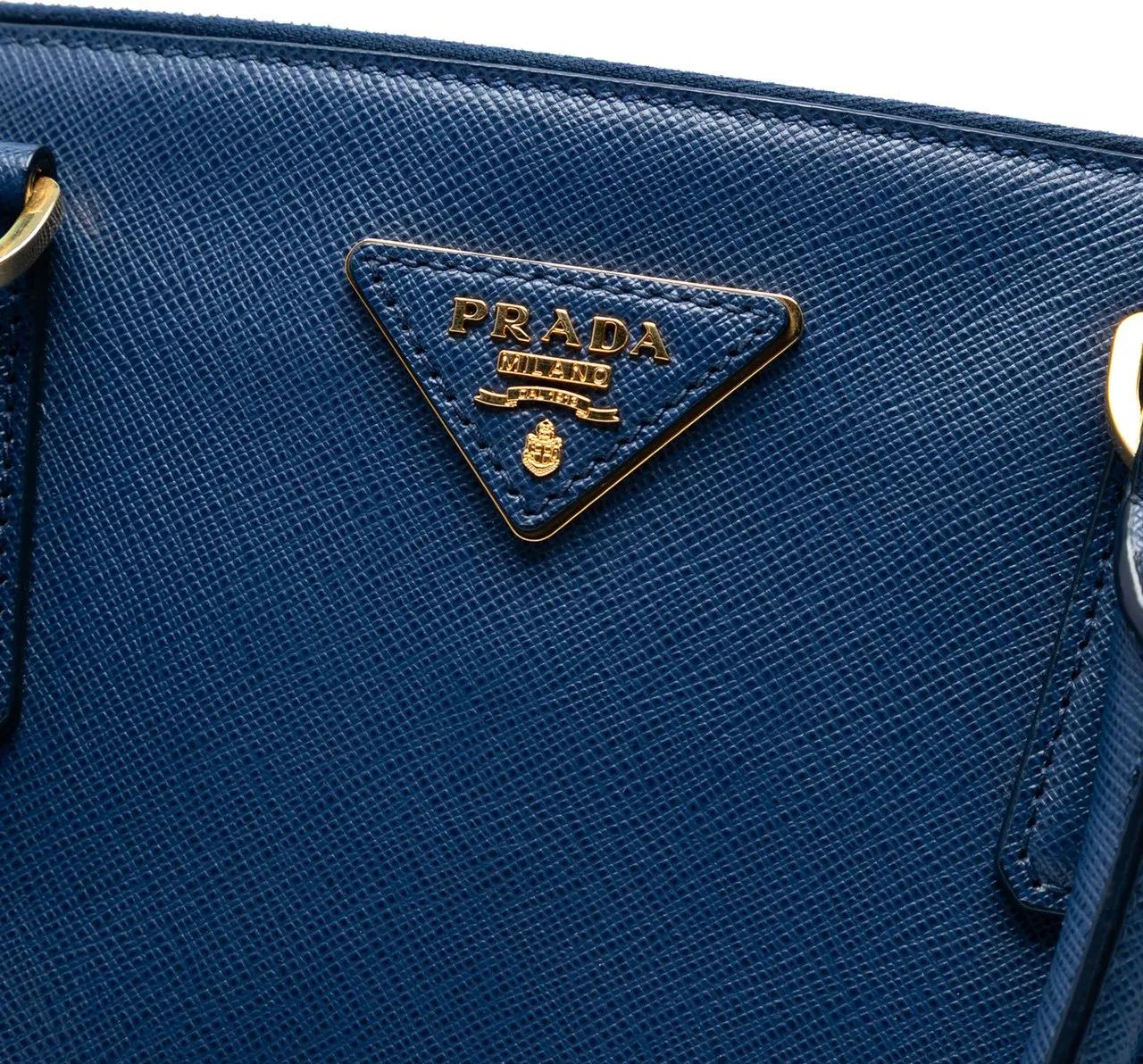 Thumbnail - Prada Hobo Bags - Medium Saffiano Lux Galleria Double Zip Satchel - Gr. unisize - in Blau - für Damen