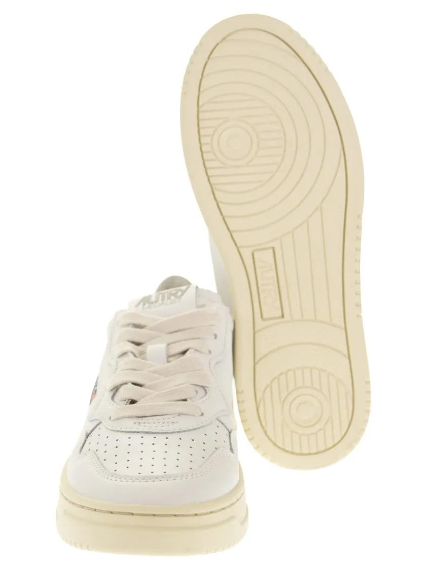 Thumbnail - Autry Low-Top Sneaker - Medalist Low - Leather Sneakers - Gr. 39 (EU) - in Weiß - für Damen