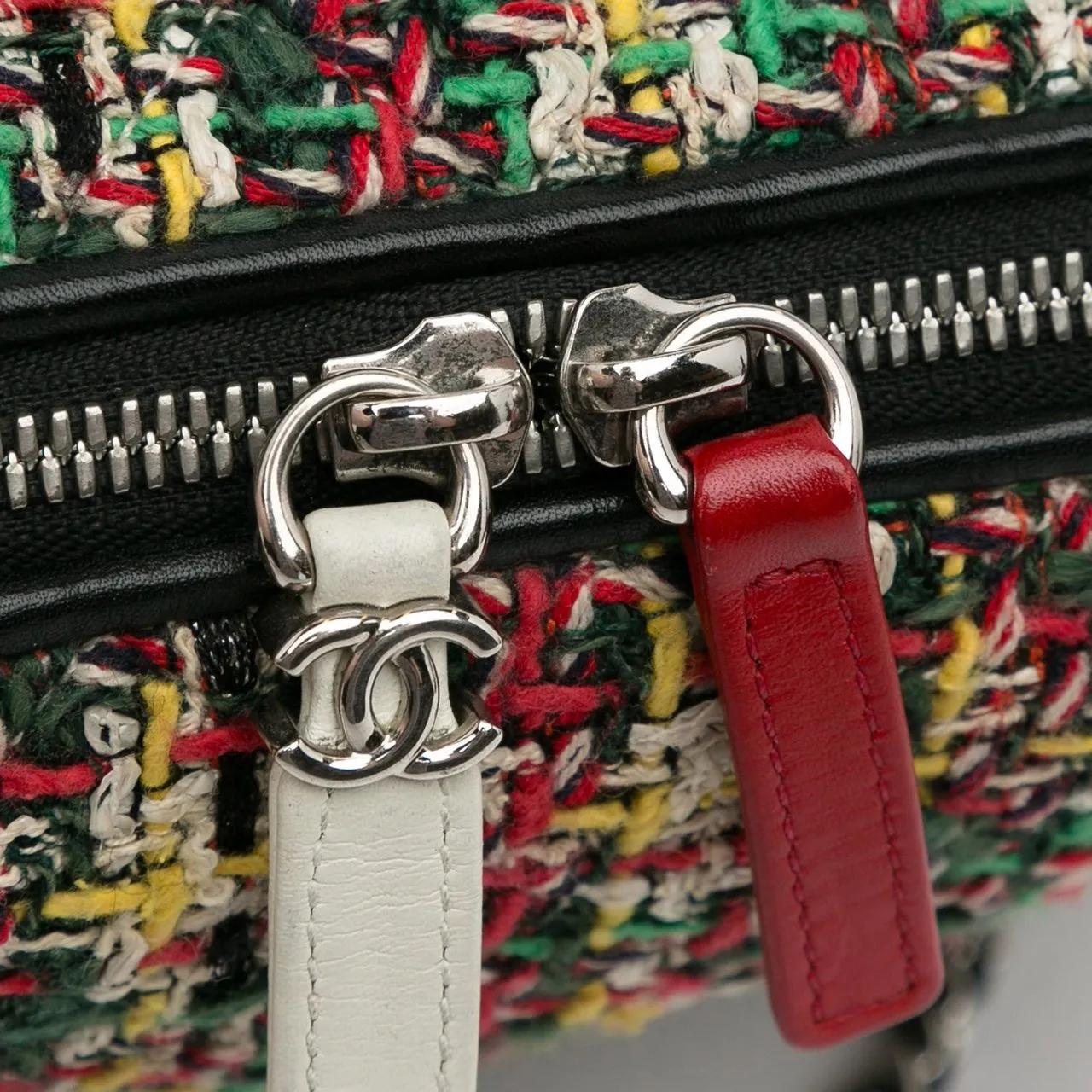 Chanel Hobo bags Tweed Street Allure Camera Bag in rood