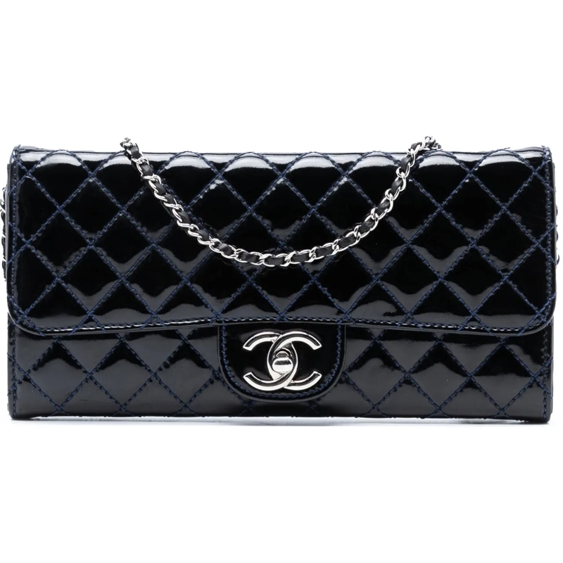 Chanel Schultertasche CC Quilted Patent East West Wallet On Chain blau