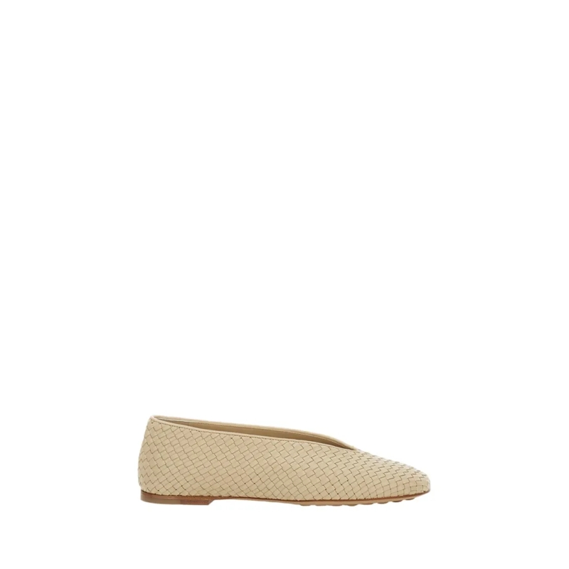 Bottega Veneta Balletschoenen Woven Leather Flat Shoes Featuring Pointed Toe Des Neutrals