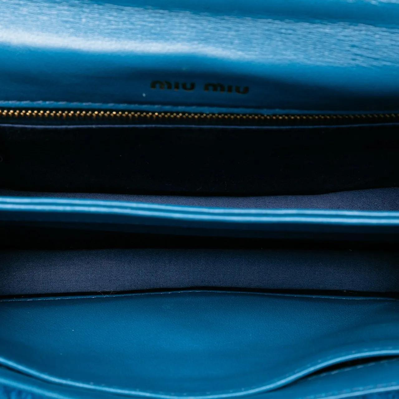 Thumbnail - Miu Miu Hobo Bags - Velluto Matelasse Confidential Chain Crossbody - Gr. unisize - in Blau - für Damen